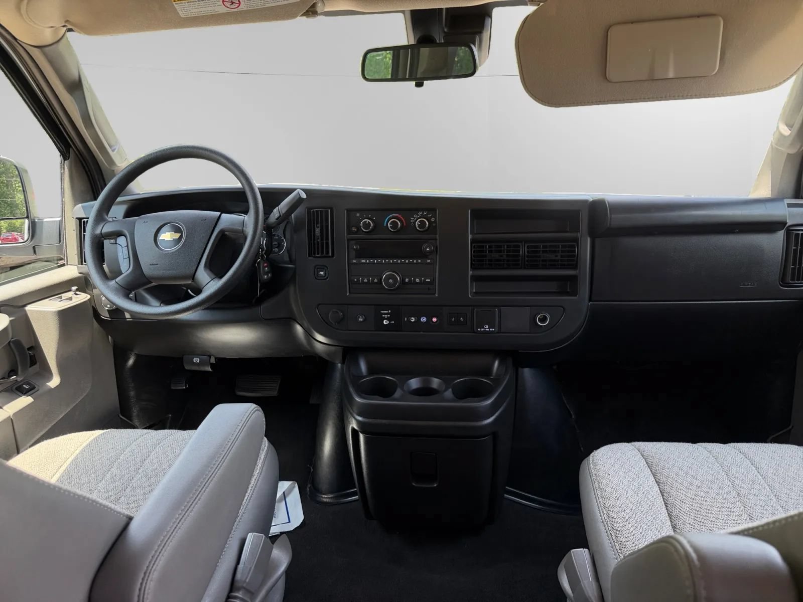 Used 2025 Chevrolet Express 3500 LT w/ LT Preferred Equipment Group RWD image 11