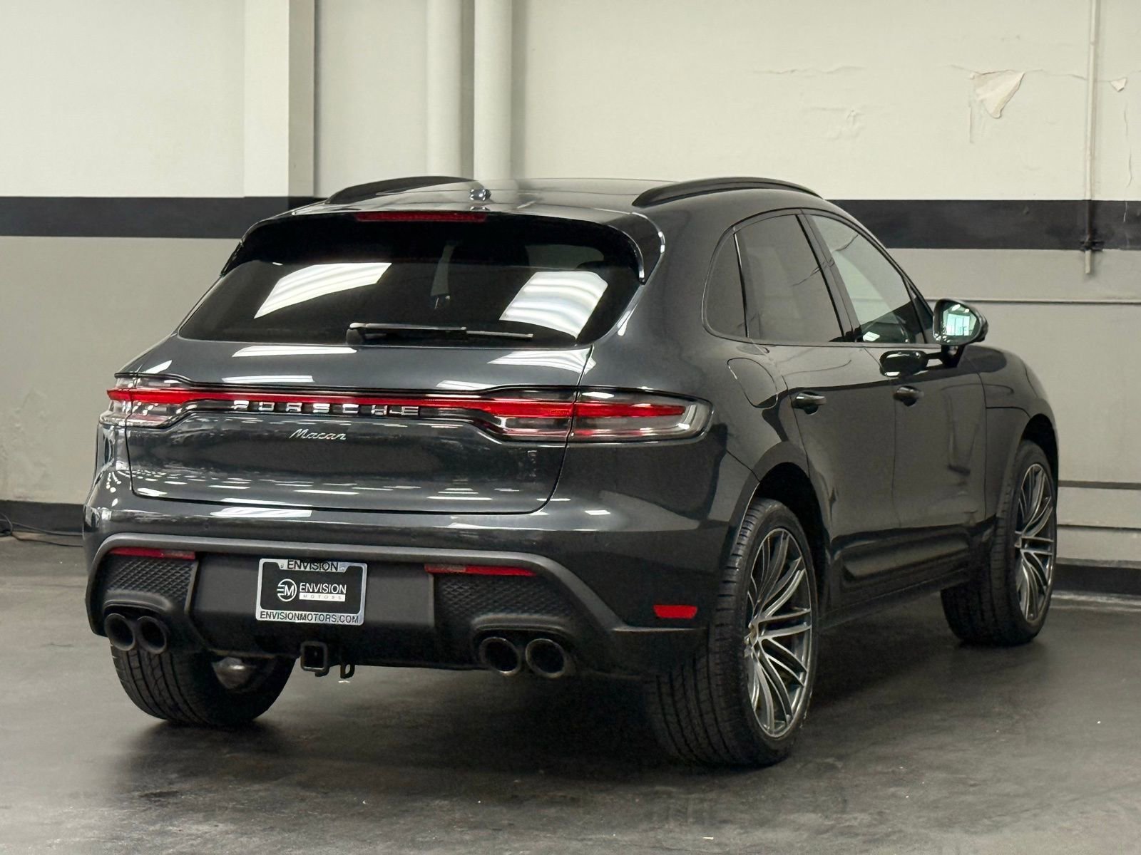 Used 2024 Porsche Macan w/ Premium Plus Package image 12