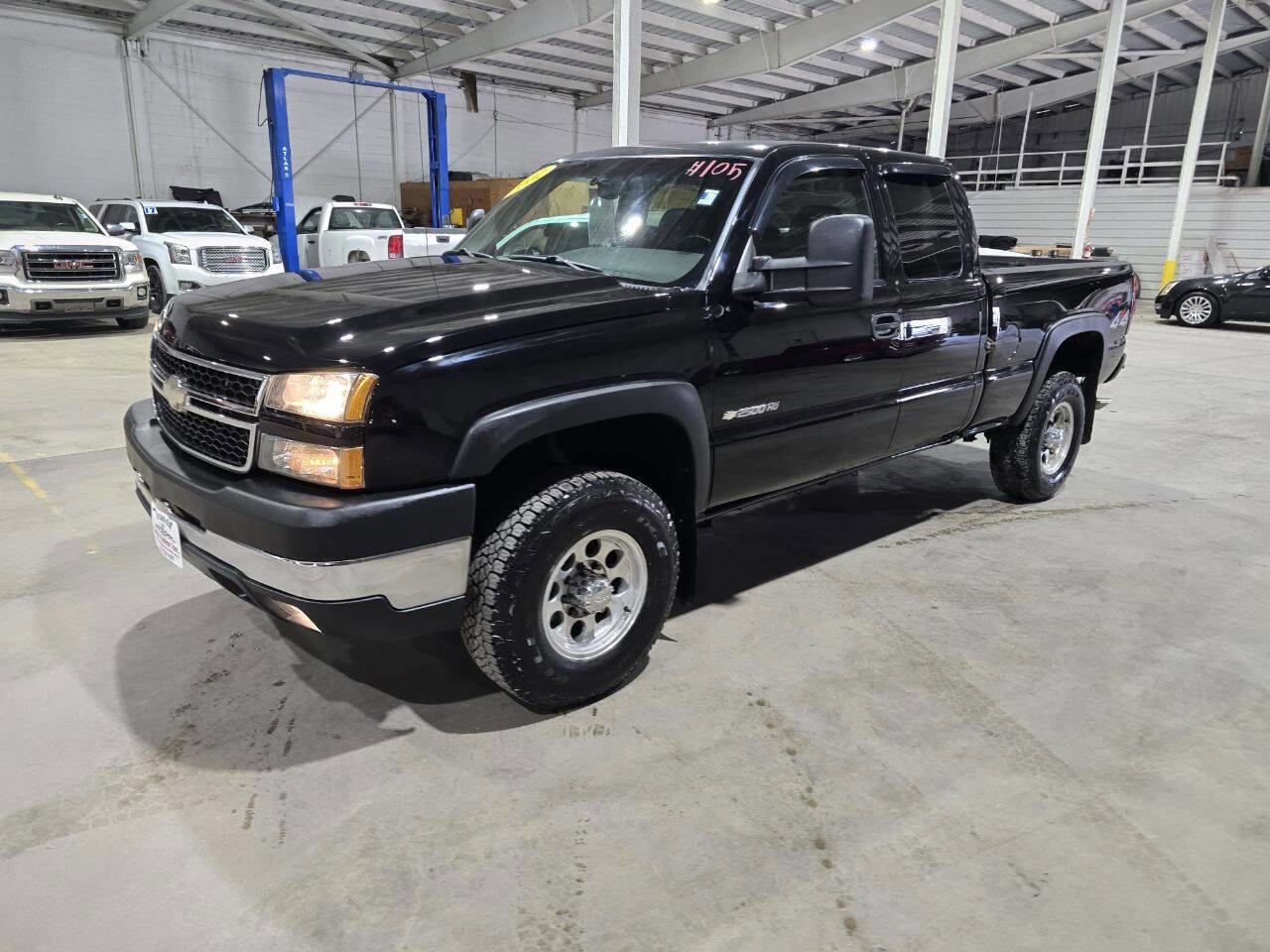 Used 2007 Chevrolet Silverado 2500 LT w/ Snow Plow Prep Package image 2