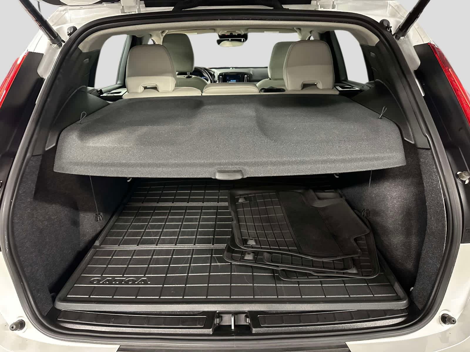 Used 2022 Volvo XC40 T5 Momentum AWD/4WD image 11