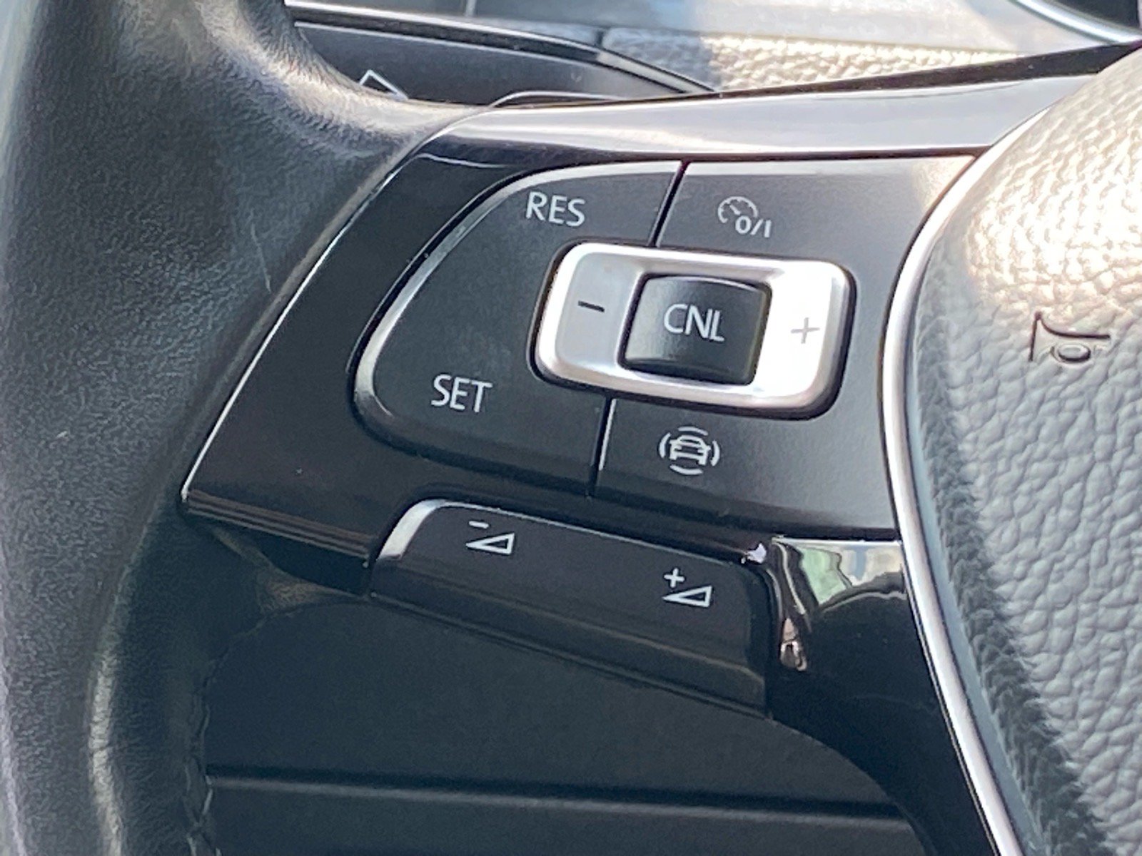 Used 2019 Volkswagen Golf S FWD image 5