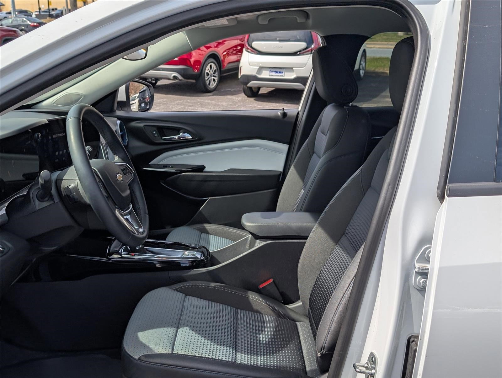 Used 2025 Chevrolet Trax LT w/ Driver Confidence Package image 15