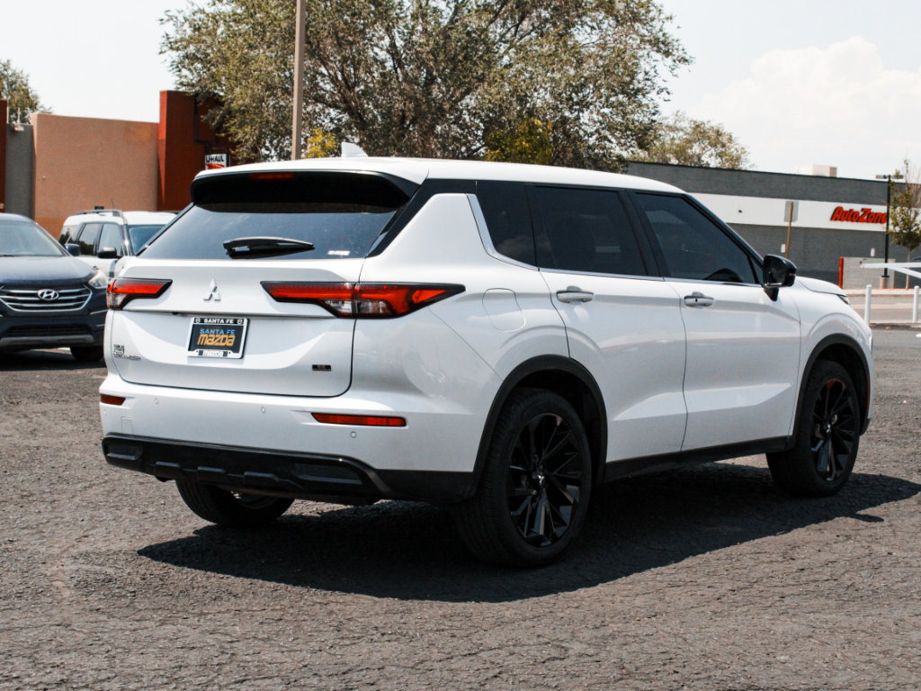 Used 2024 Mitsubishi Outlander SE Black Edition AWD/4WD image 5