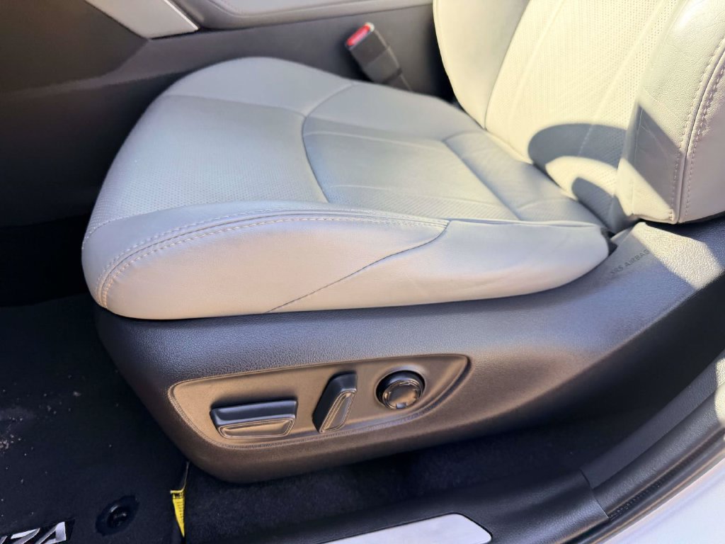 Certified 2021 Toyota Venza XLE w/ Softex Package AWD/4WD image 19