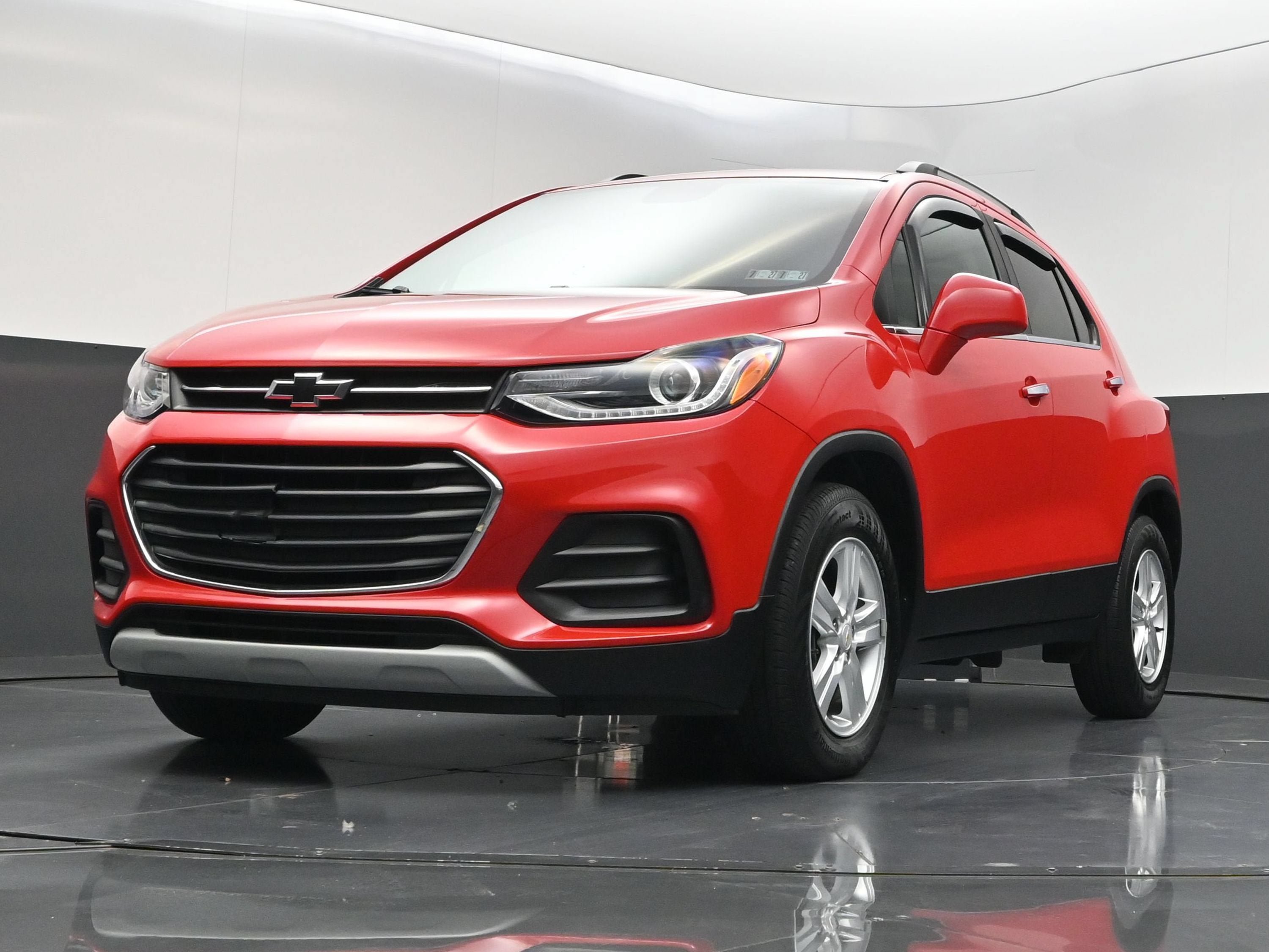 Used 2020 Chevrolet Trax LT w/ LT Convenience Package FWD image 35