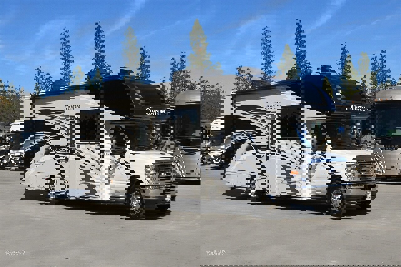 Used 2019 Ford E-450 and Econoline 450 Super Duty w/ Motorhome Prep Package image 1