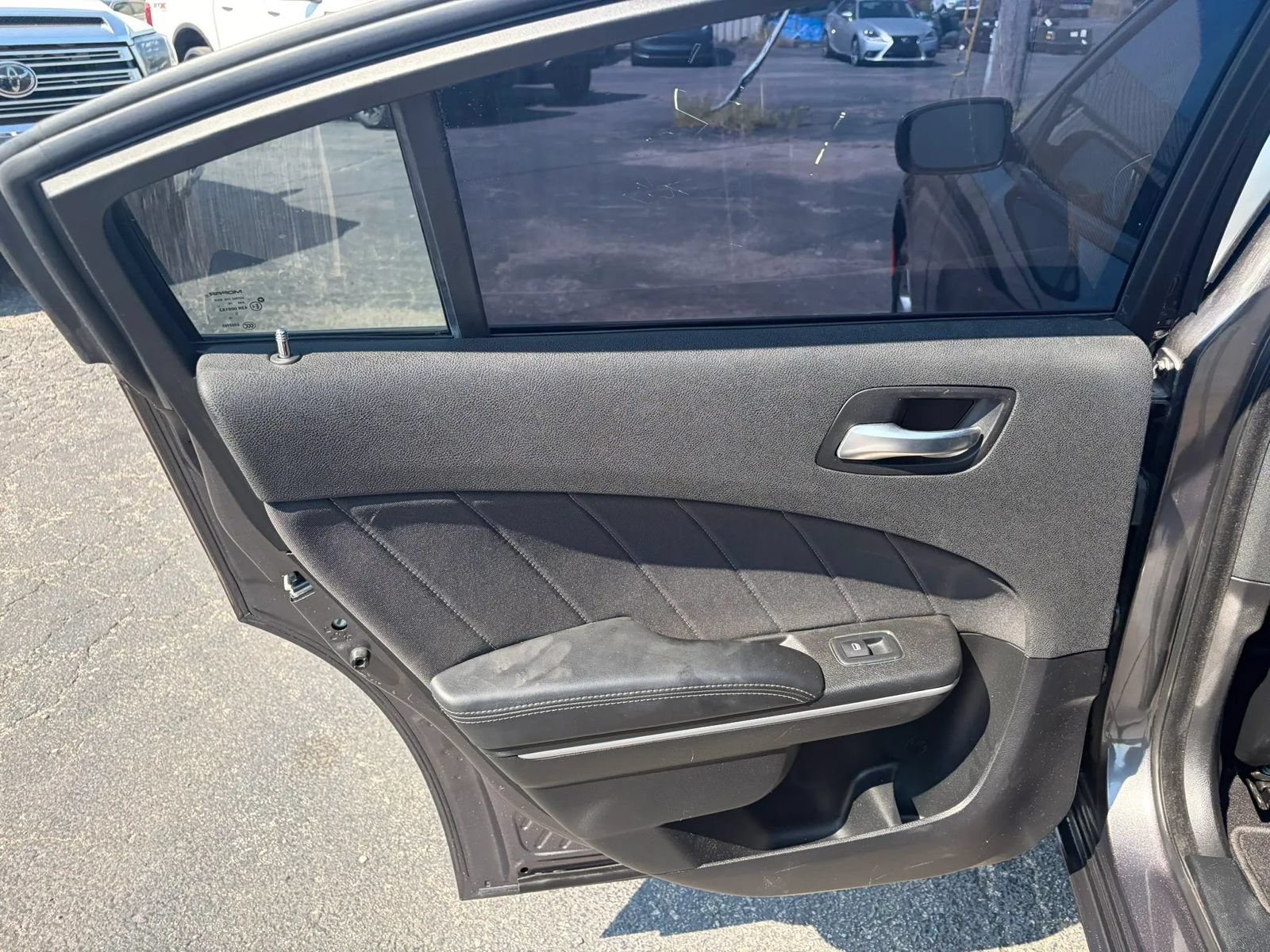 Used 2019 Dodge Charger SXT RWD image 25