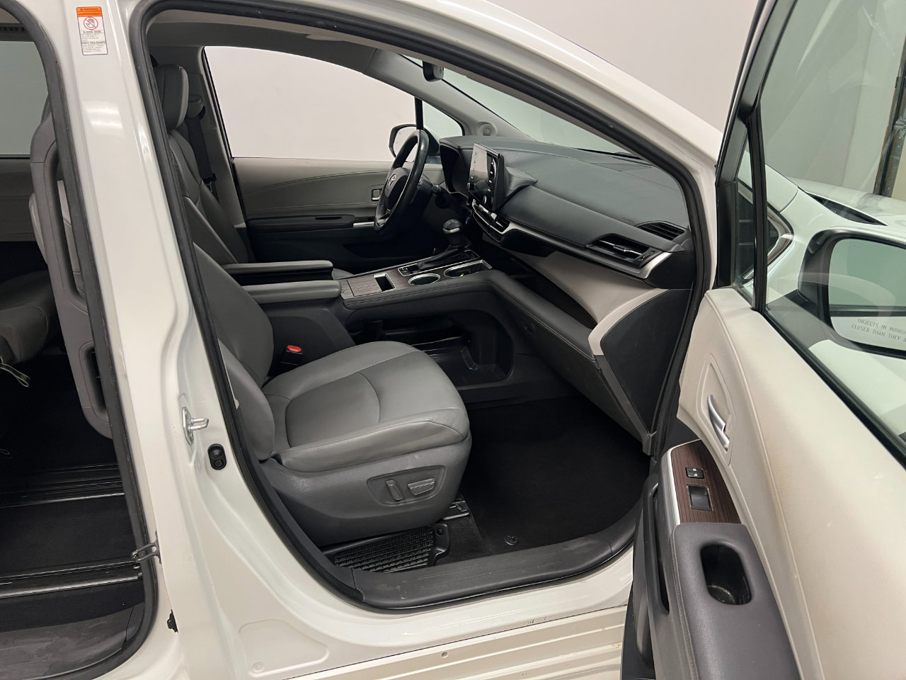 Used 2021 Toyota Sienna XLE w/ XLE Plus Package image 27