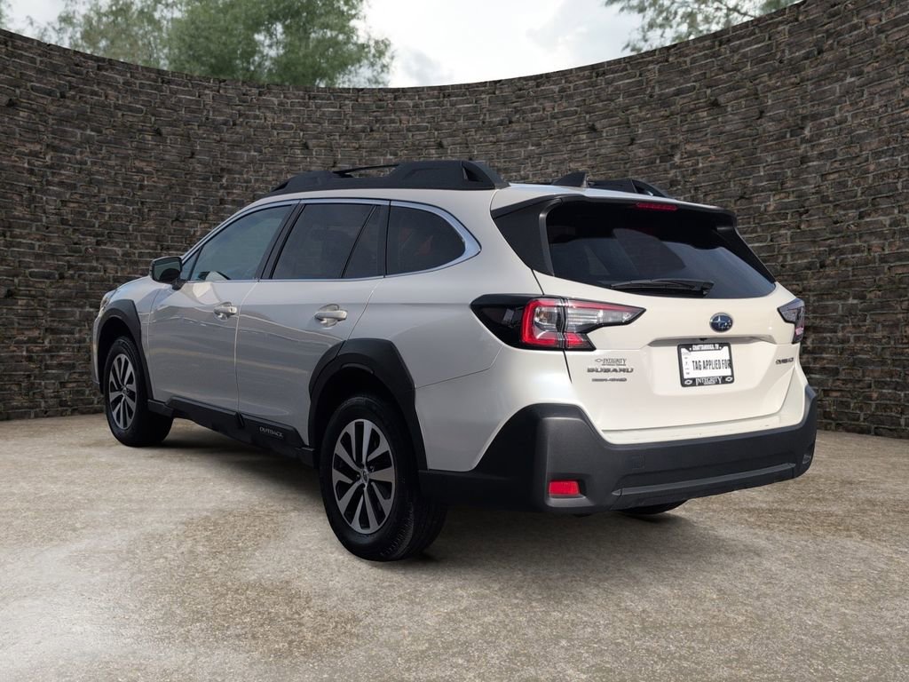 Used 2023 Subaru Outback Premium image 5