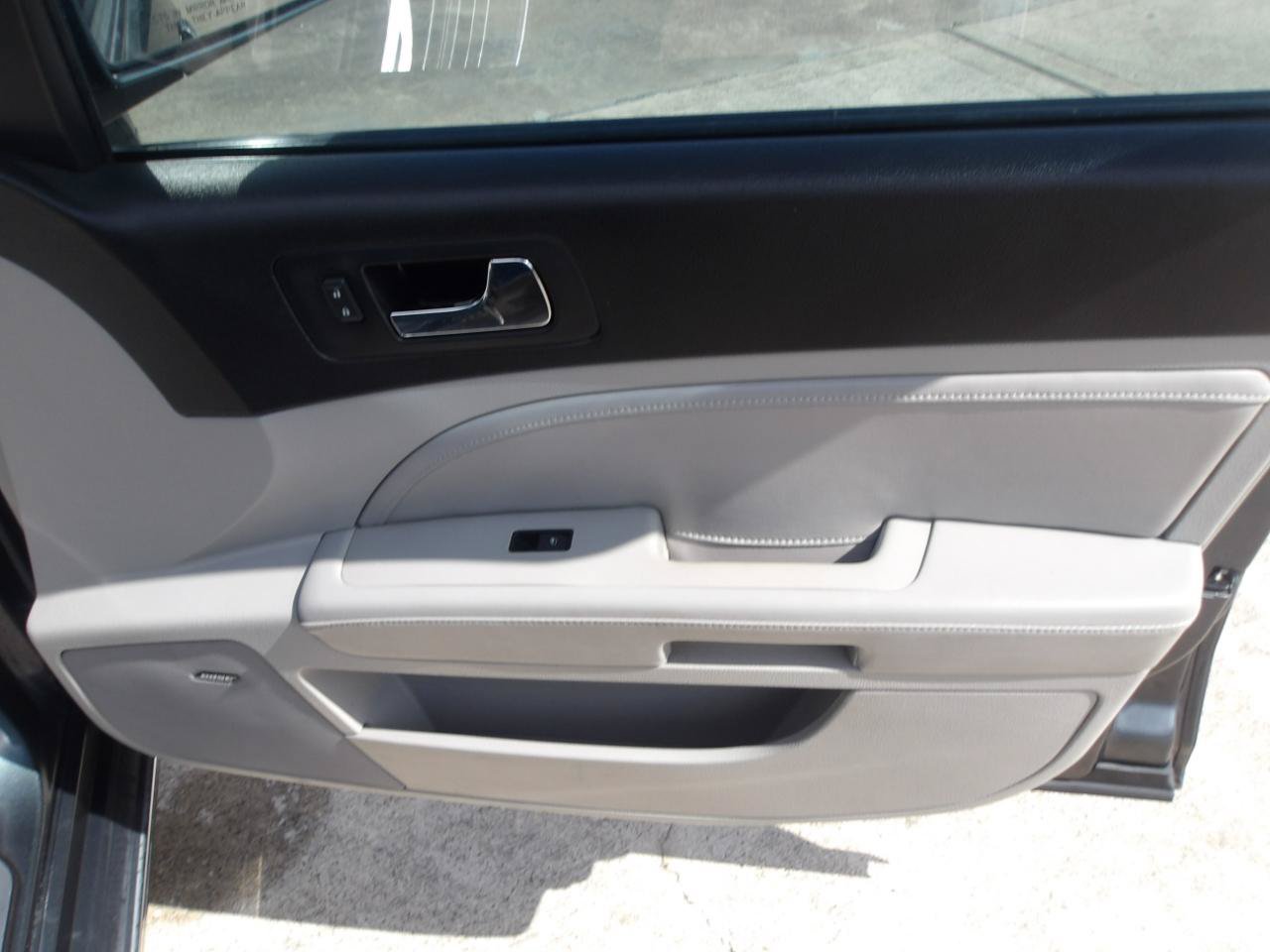 Used 2009 Cadillac STS w/ Wood Trim Package RWD image 9