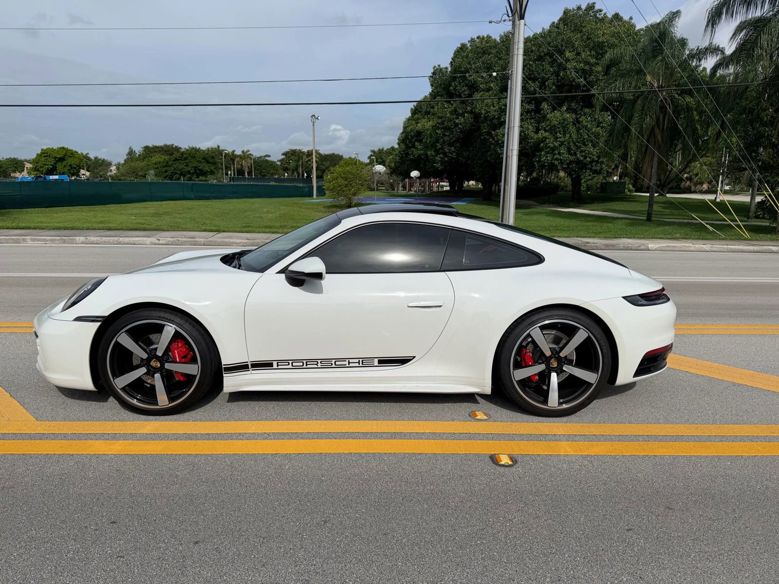Used 2022 Porsche 911 Carrera image 3