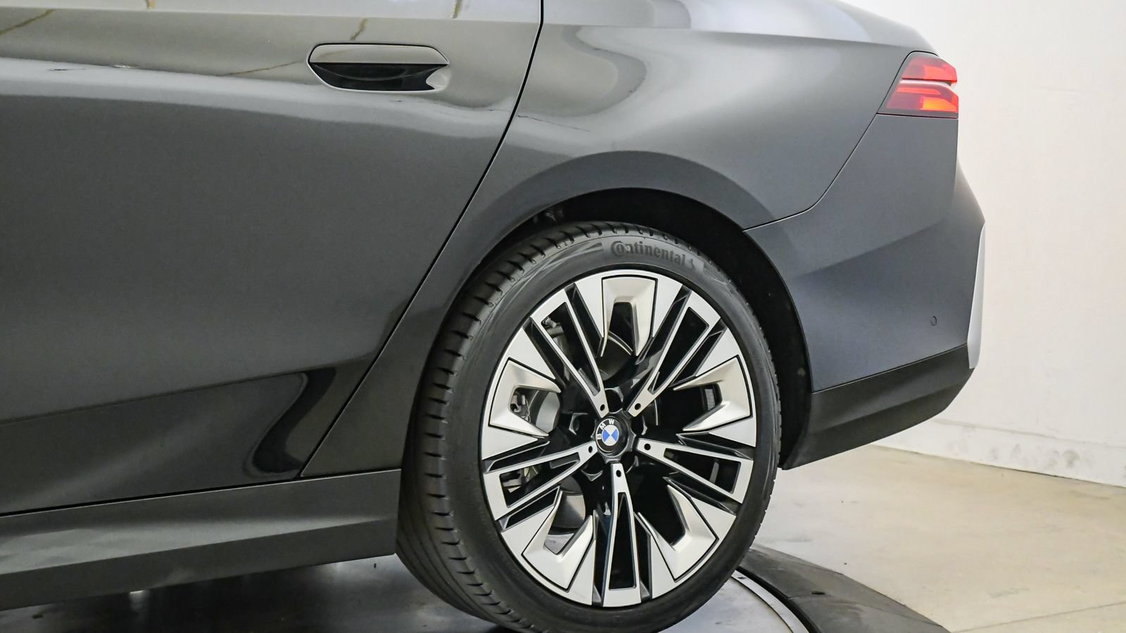 Used 2026 BMW 530i RWD image 11