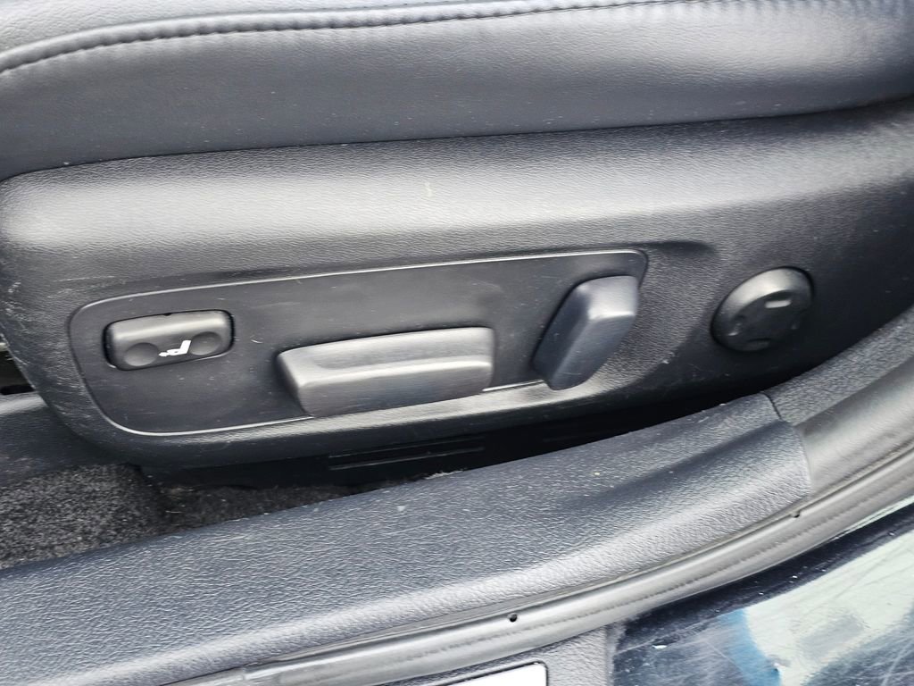 Used 2016 Toyota Avalon Limited image 23