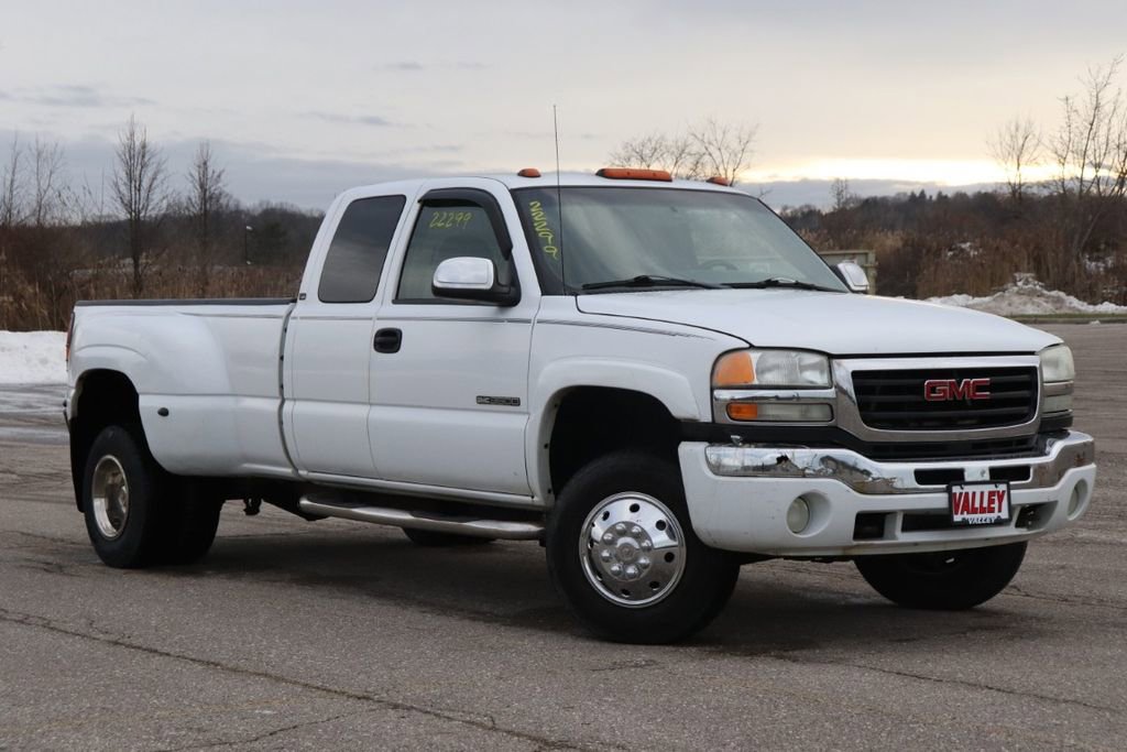 Used 2003 GMC Sierra 3500 SLE image 2