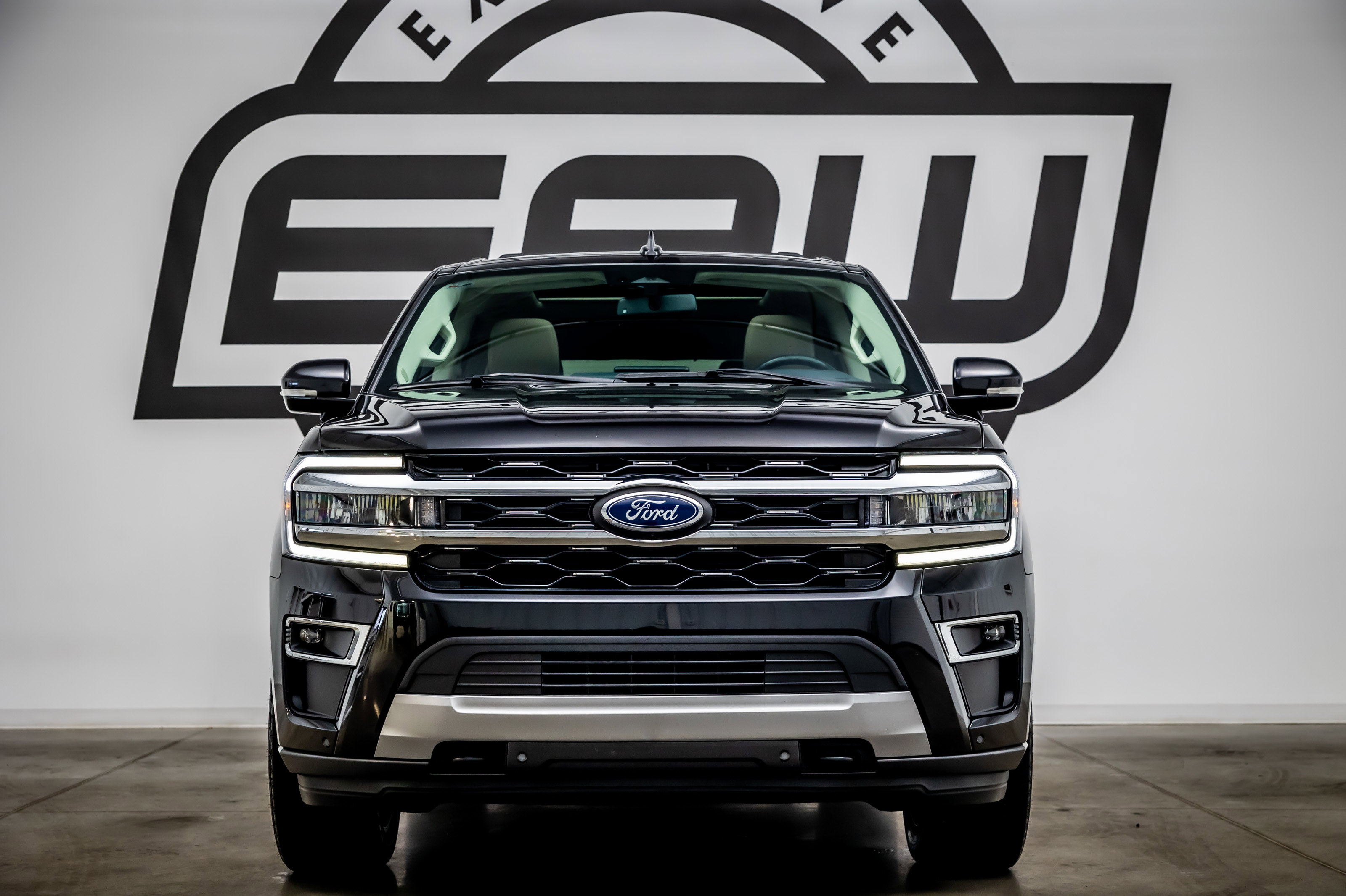 Used 2023 Ford Expedition Limited image 3