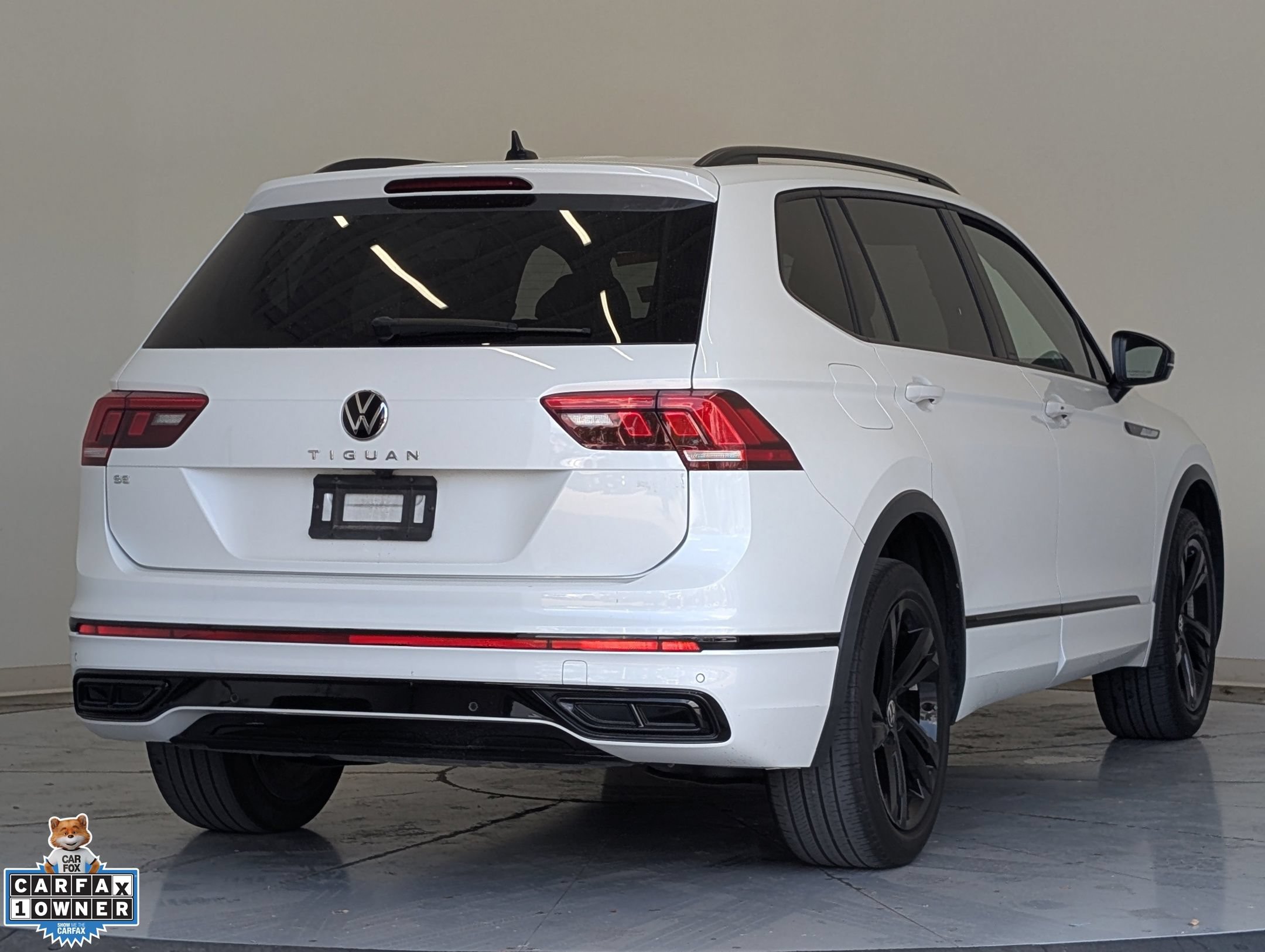 Used 2024 Volkswagen Tiguan SE R-Line w/ MDO Package, Three-Row FWD image 3