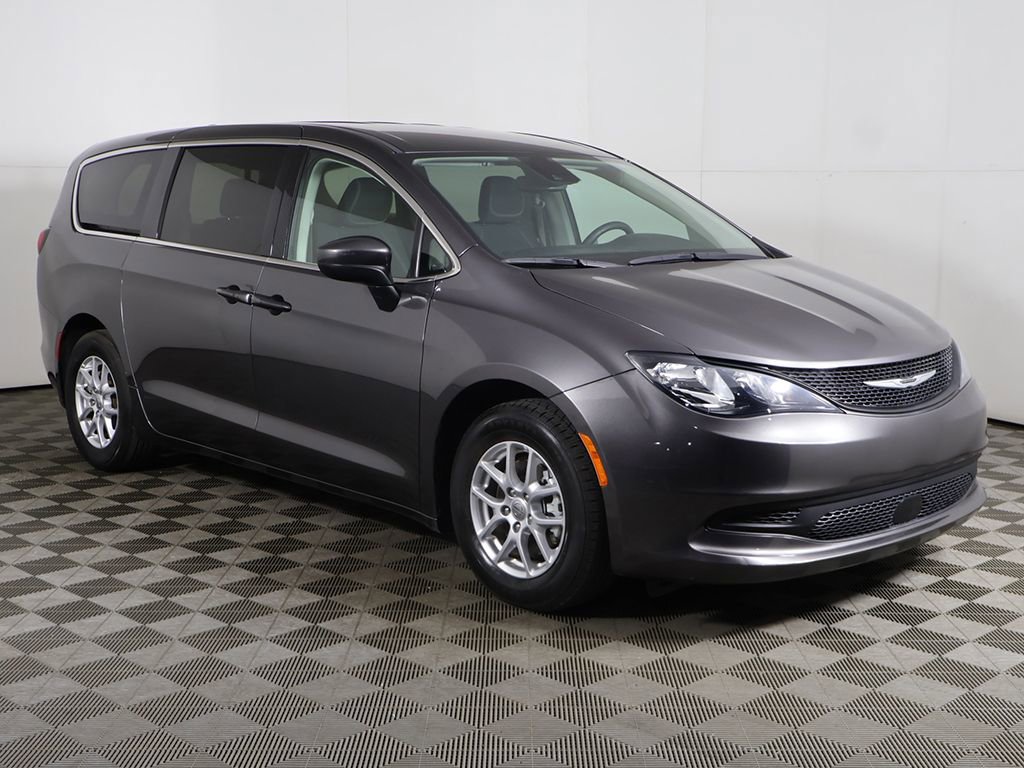 Used 2023 Chrysler Voyager LX image 2