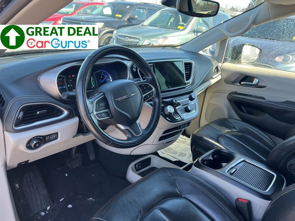 Used 2022 Chrysler Pacifica Touring-L w/ Uconnect Theater Family Group FWD image 9