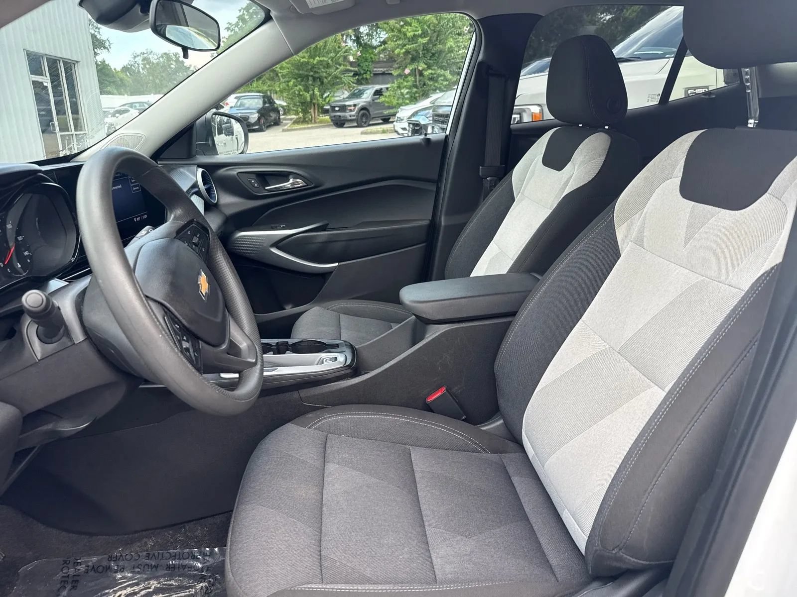 Used 2025 Chevrolet Trax LS FWD image 11