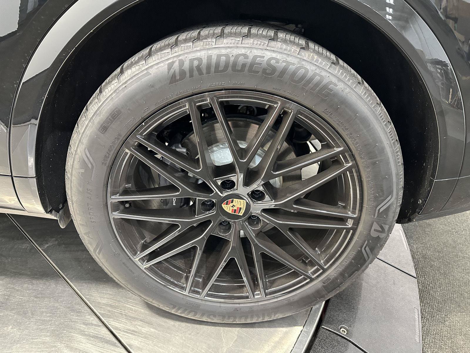 Used 2026 Porsche Cayenne AWD/4WD image 12