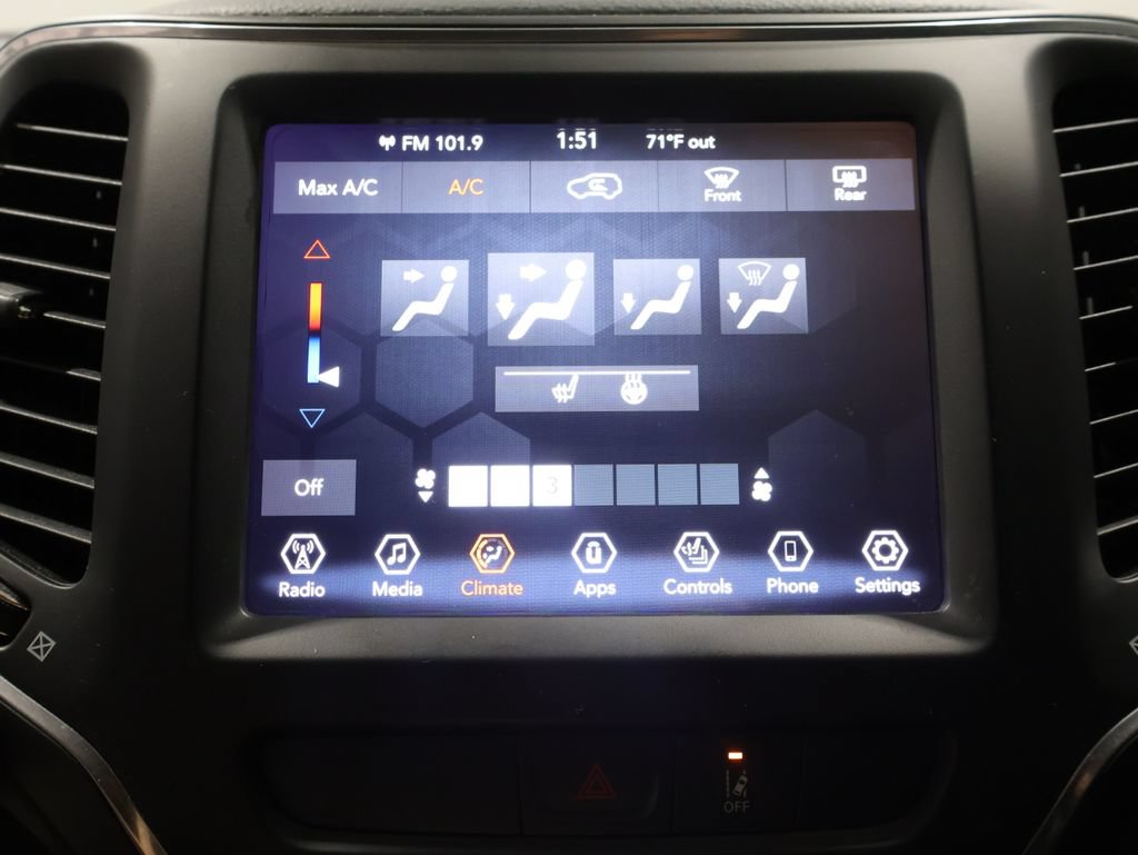 Certified 2022 Jeep Cherokee Latitude AWD/4WD image 30