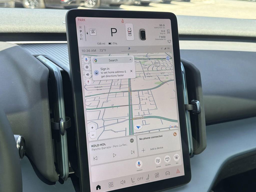 Used 2025 Volvo EX30 Plus w/ Protection Package Premier image 16