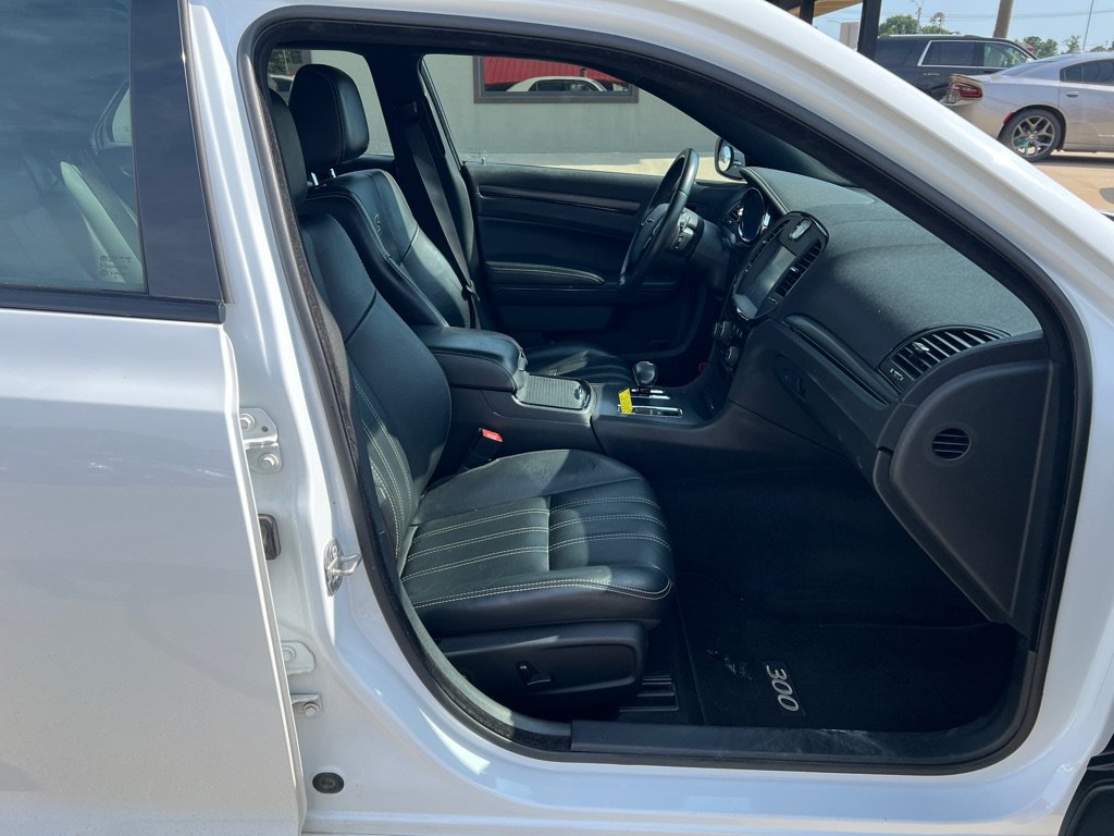 Used 2014 Chrysler 300 S AWD/4WD image 11