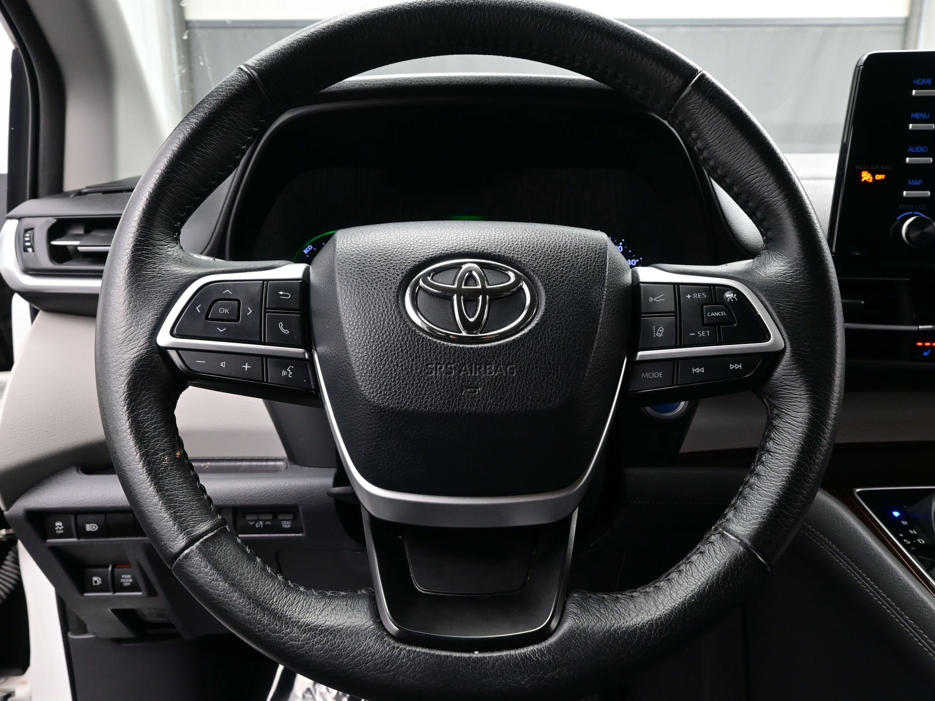 Used 2023 Toyota Sienna XLE image 25