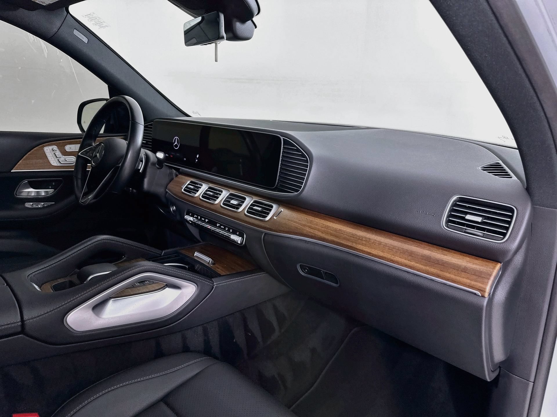 Certified 2025 Mercedes-Benz GLE 450e 4MATIC image 31