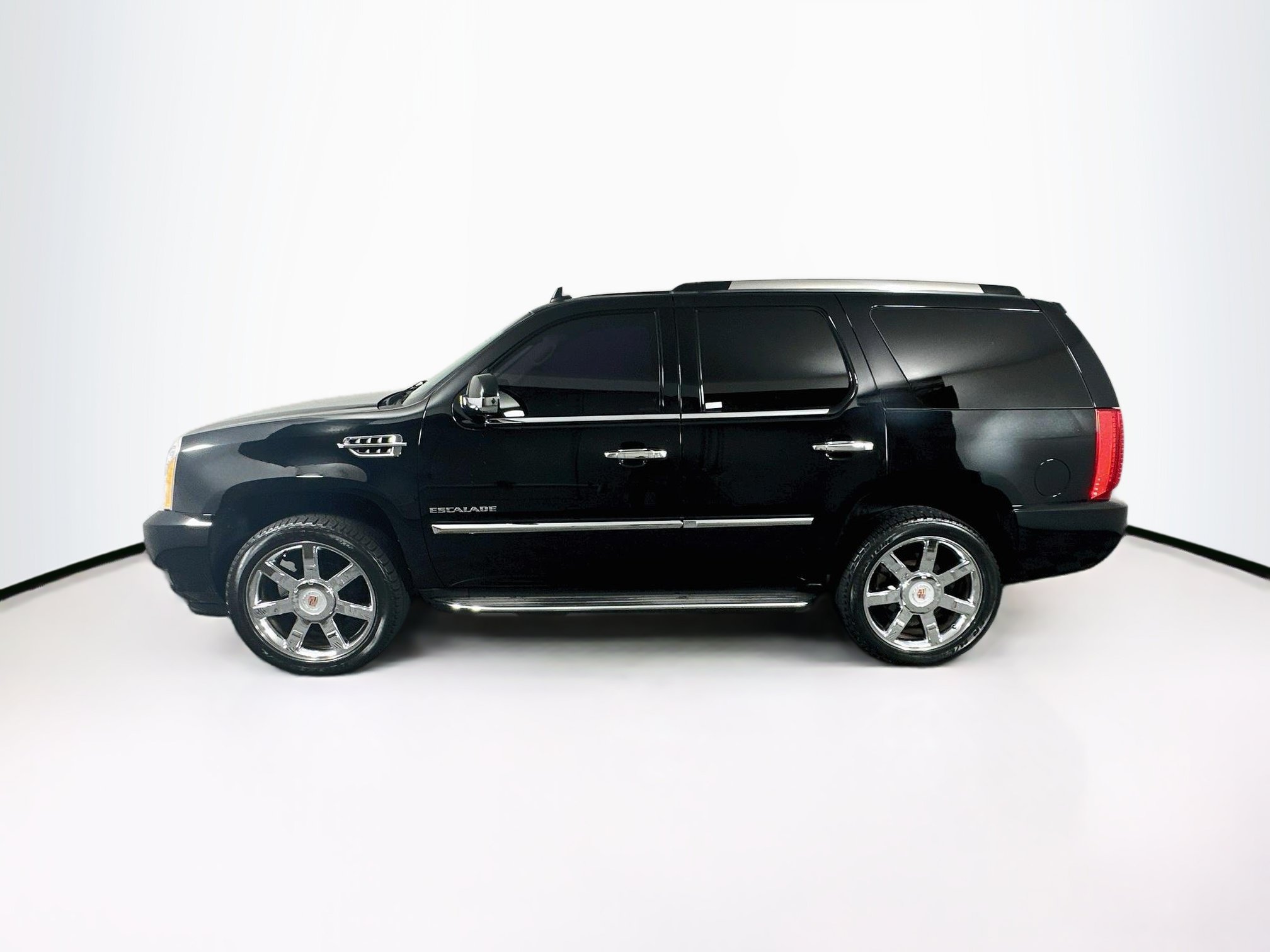 Used 2014 Cadillac Escalade Luxury RWD image 4