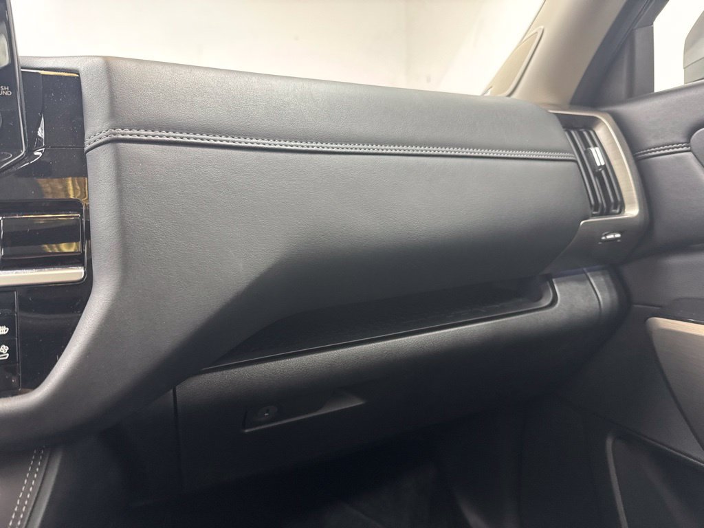 Used 2025 Nissan Pathfinder Platinum FWD image 32