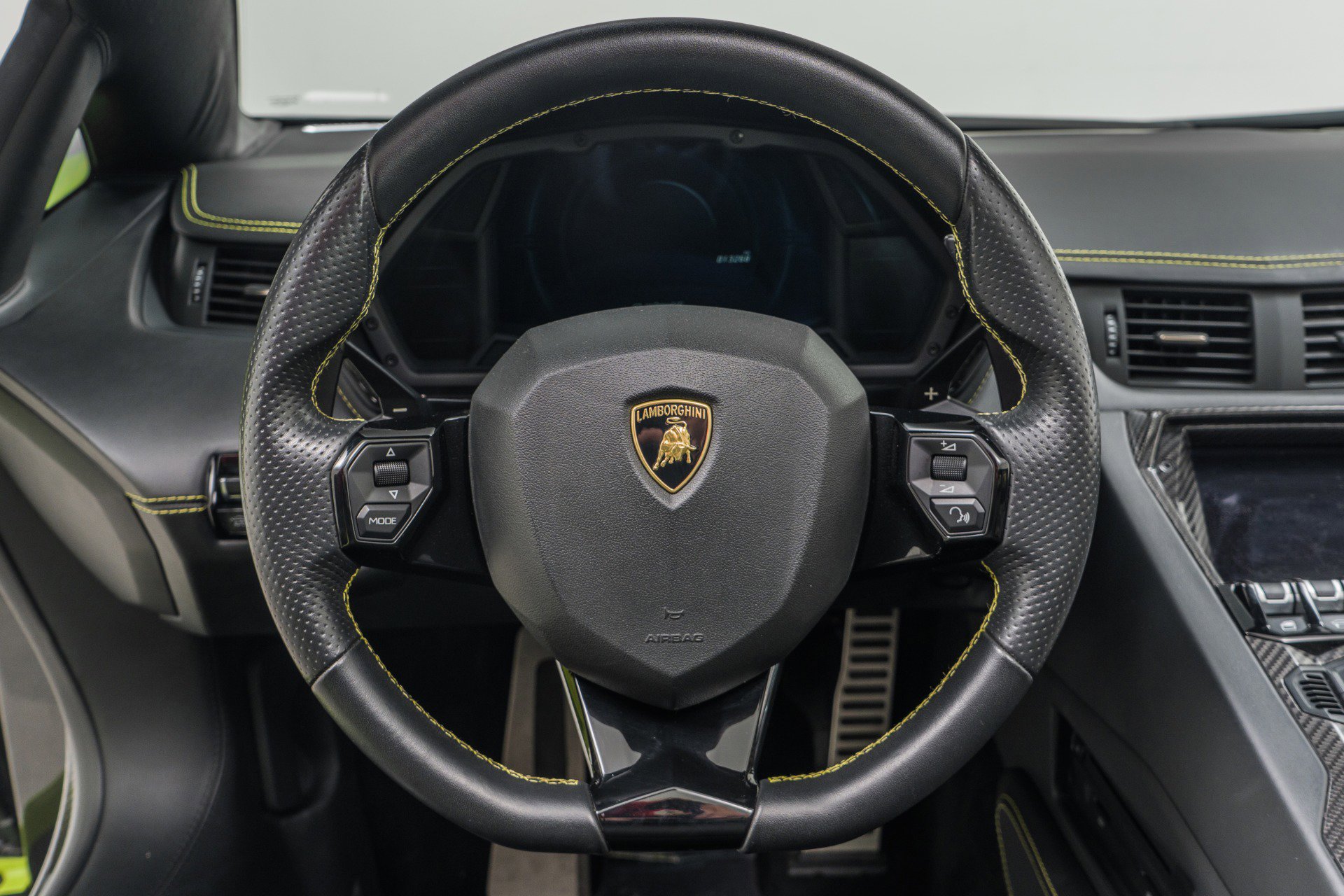 Used 2019 Lamborghini Aventador S image 15