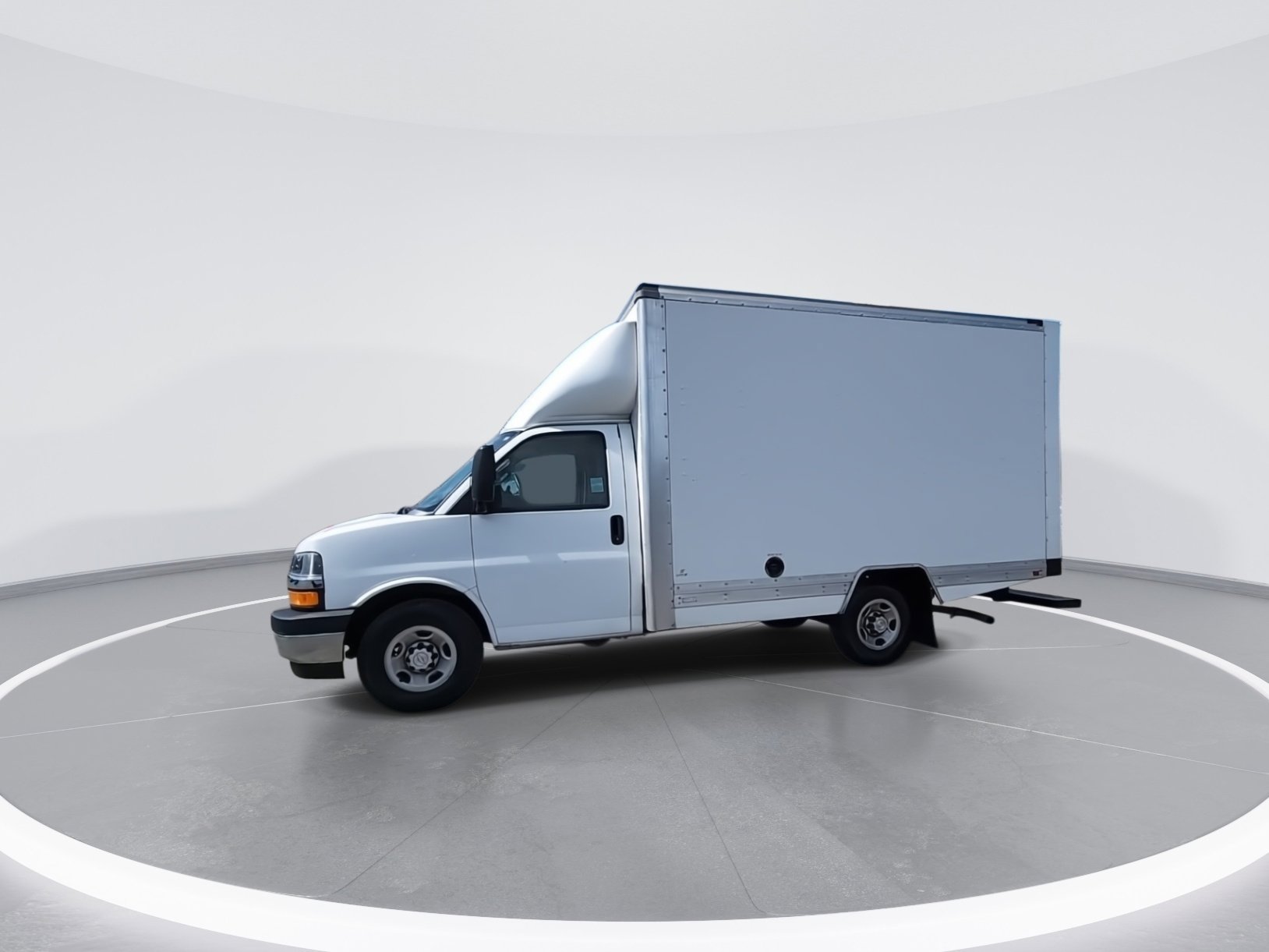 Used 2017 Chevrolet Express 3500 image 5