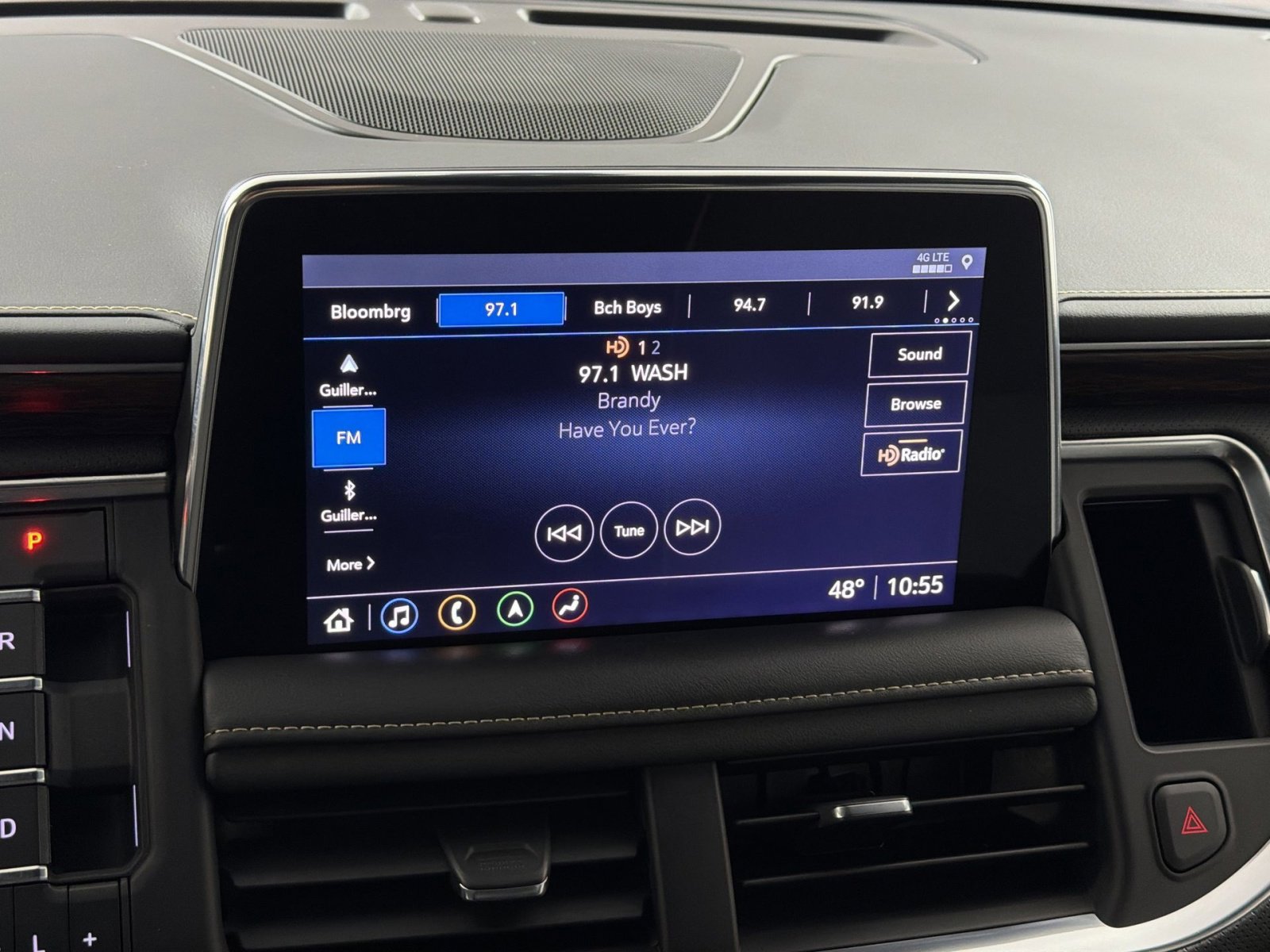 Used 2021 Chevrolet Suburban Premier image 18