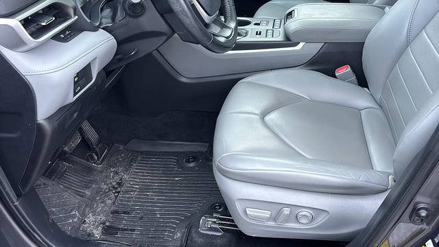 Used 2022 Toyota Highlander XLE image 26
