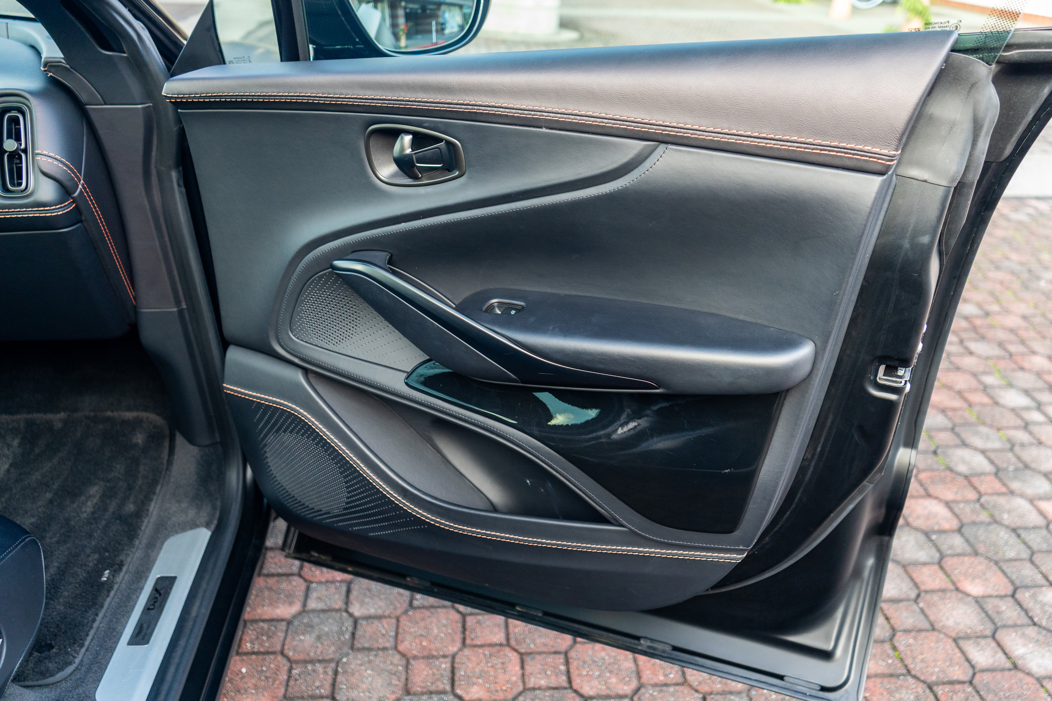 Used 2022 Aston Martin DBX image 37