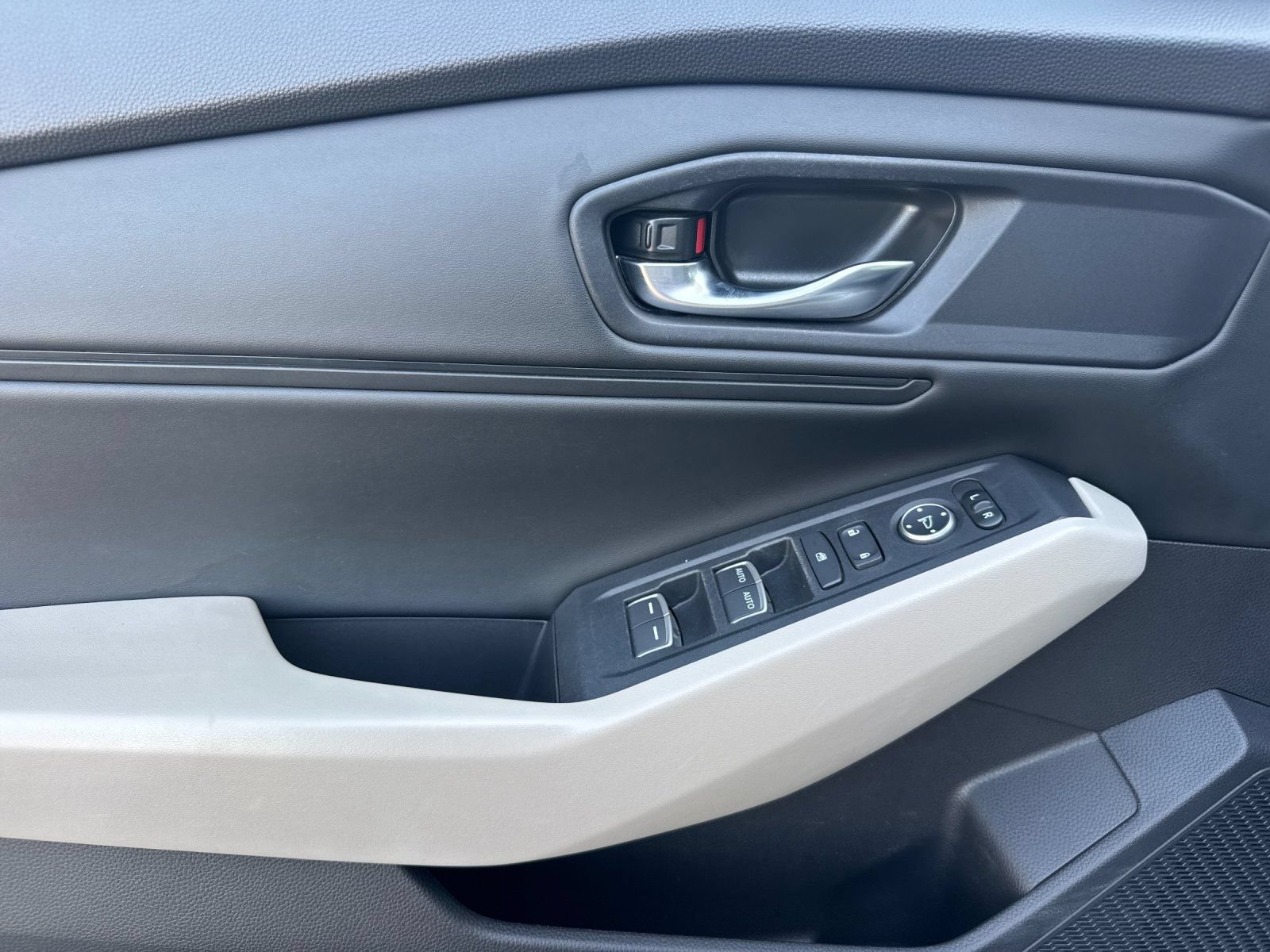 Used 2024 Honda Accord EX image 11