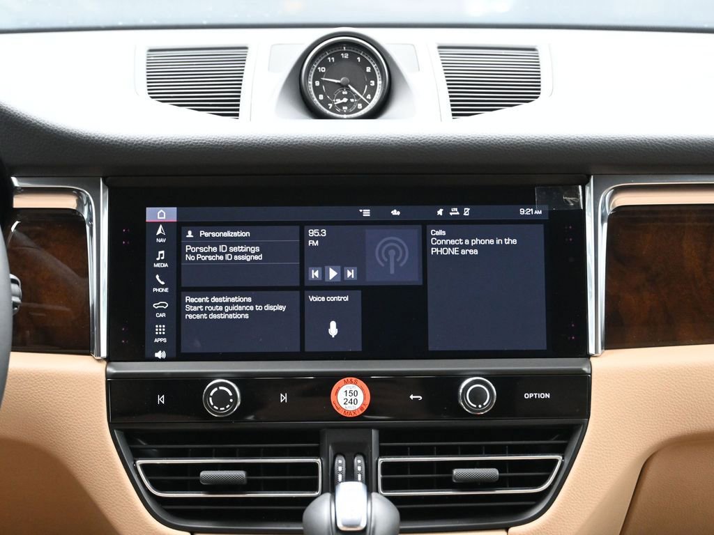 Certified 2025 Porsche Macan image 21