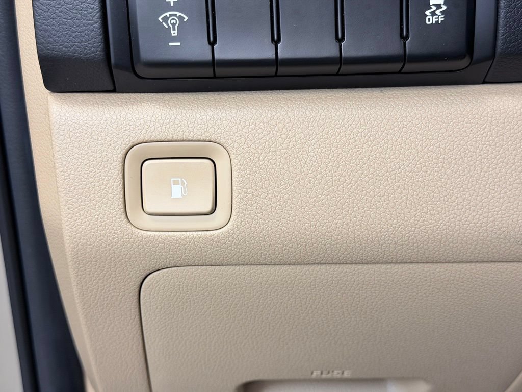 Used 2017 Kia Sedona LX FWD image 40