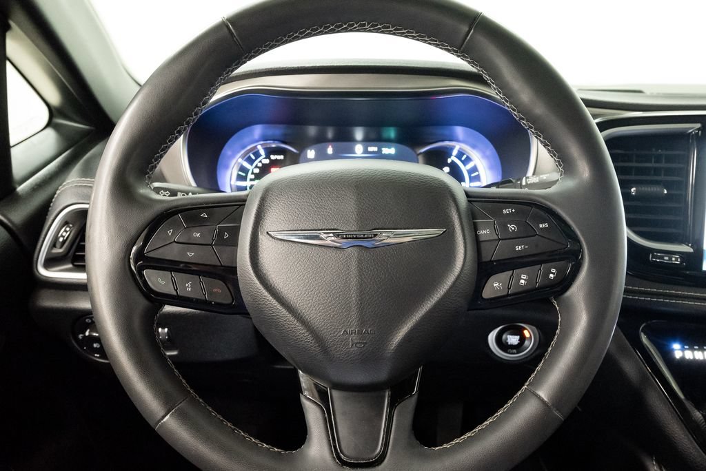 Used 2022 Chrysler Pacifica Limited w/ S Appearance Package FWD image 16