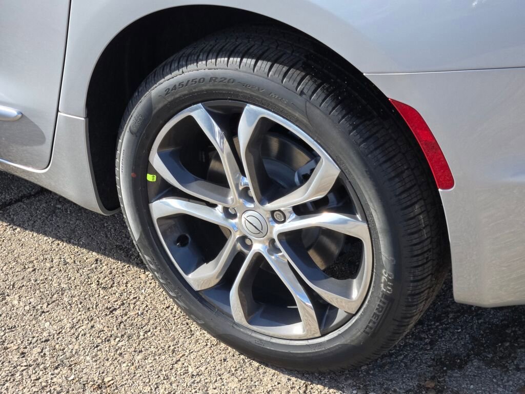 New 2026 Chrysler Pacifica Pinnacle AWD/4WD image 14