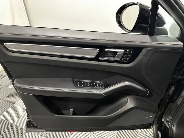 Certified 2023 Porsche Cayenne Platinum Edition AWD/4WD image 11