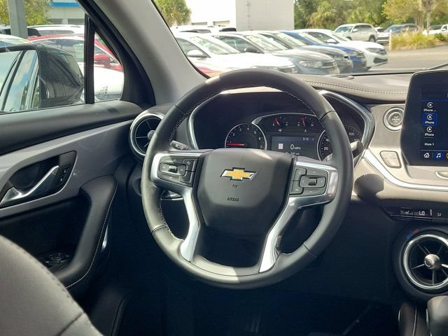Used 2024 Chevrolet Blazer LT w/ Sound & Technology Package FWD image 3