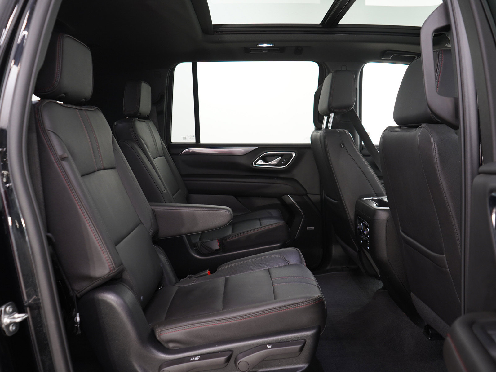 Used 2024 Chevrolet Suburban RST w/ Luxury Package AWD/4WD image 16