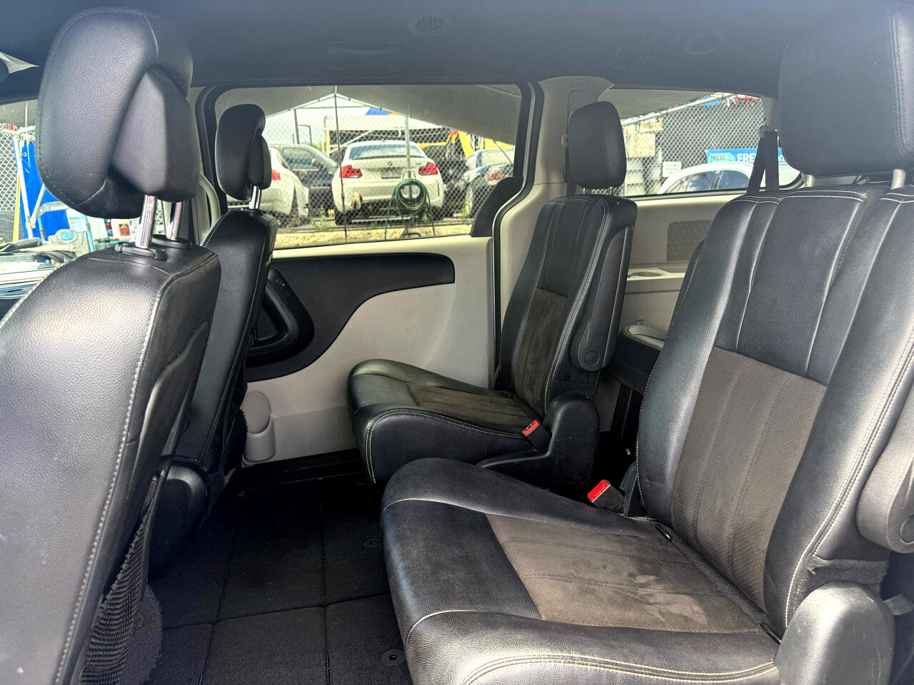 Used 2019 Dodge Grand Caravan SXT image 11