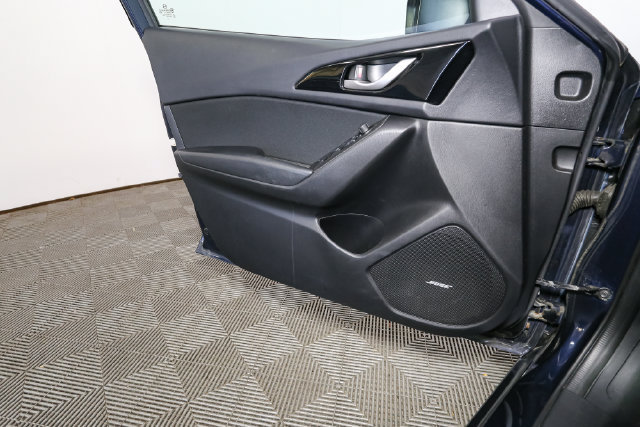 Used 2015 MAZDA MAZDA3 i Touring w/ Technology Package FWD image 34