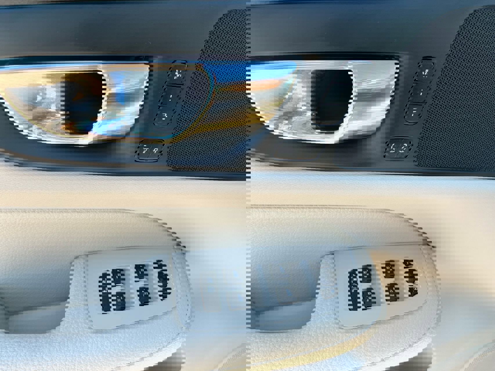 Used 2020 Volvo S60 T5 Momentum w/ Protection Package image 13