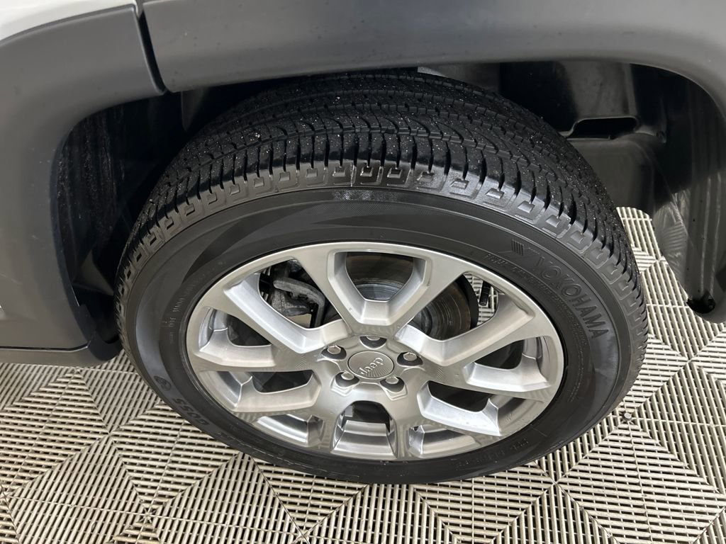 Used 2022 Jeep Compass Latitude image 10