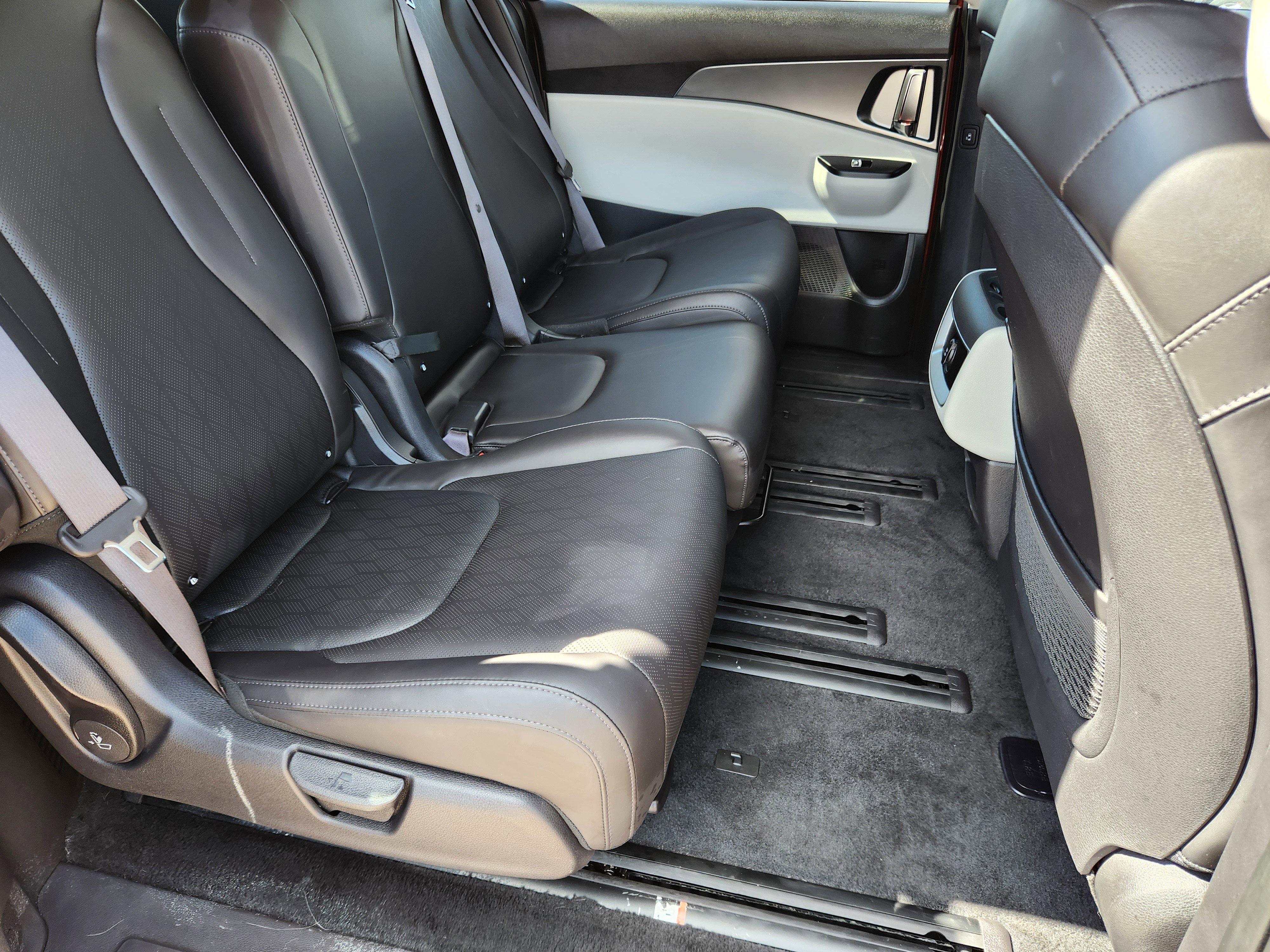 Used 2024 Kia Carnival LX image 13