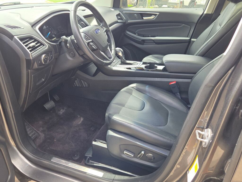 Used 2017 Ford Edge Titanium w/ Equipment Group 301A AWD/4WD image 22